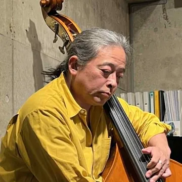 杉泰輔（ベース）
